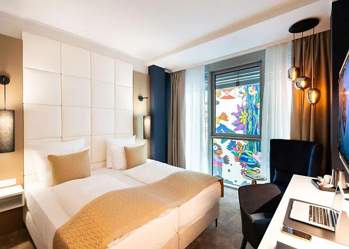 Western Premier Royal Blue - Adult Only 4*