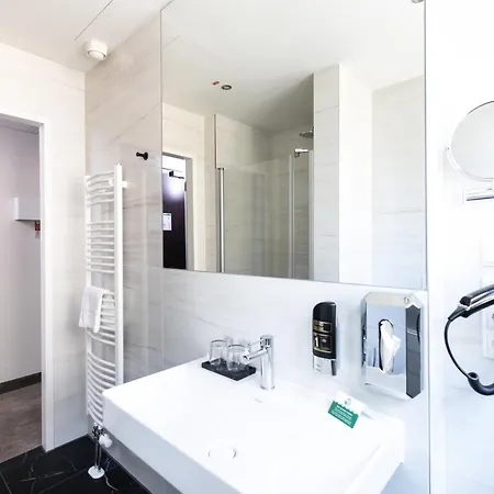 Western Premier Royal Blue - Adult Only Лейпциг