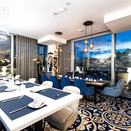 Western Premier Royal Blue 4* 라이프치히