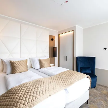 Western Premier Royal Blue 4* 라이프치히